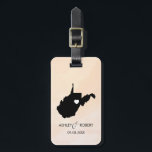 West Virginia Kaart Bruiloft Bagagelabel, Aangepas Bagagelabel<br><div class="desc">Deze staatsbagagelabels maken de perfecte trouwcadeautjes labels of welkome tas labels. Stropdas het aan je cadeau in plaats van een typisch label voor papieren cadeaus, en ze kunnen het nog maanden en jaren gebruiken. Labels hebben een perzikabrikozenachtergrond. Om het hart bij de trouwplaats te plaatsen, gebruik de "pas verder"optie aan....</div>