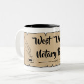 West Virginia Notional Public Scroll Feather Quill Tweekleurige Koffiemok (Voorkant links)
