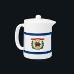 West Virginia vlag theepot<br><div class="desc">Verbeter uw theetijd met een vleugje trots op West Virginia met onze exclusieve theepot met de vlag van West Virginia! Ontworpen om elegantie te combineren met een viering van erfgoed, is deze theepot meer dan alleen een functioneel item; het is een eerbetoon aan de culturele trots van West Virginia. Het...</div>