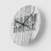 western boerenbedrijf met witgewassen hout ronde klok (Hoek)