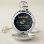 Western Cowboy Pet Elegant Personalizeerde Groomsm Zakhorloge<br><div class="desc">Persoonlijke cadeaus voor groomsmen met western cowboythema. Gedecorreerd met cowboy pet met  western doopvont. De tekst en de achtergrondkleur zijn editable gebruikend het Hulpmiddel van het Ontwerp om uw gelegenheid te passen. Profiteer van dit cadeau voor bruiloft,  vrijgezellenfeest,  verloffeest of andere speciale gelegenheden.</div>