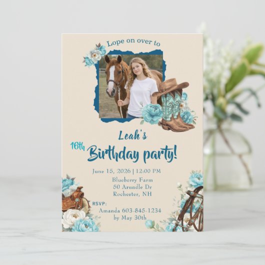 Western Horse Floral Birthday Invitation – Cream Kaart (Staand voorkant)