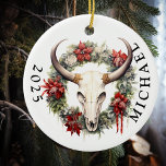 Western Kerst Koe schedel Monogram Keramisch Ornament<br><div class="desc">Dit ontwerp kan worden gepersonaliseerd door de Edit optie van het Ontwerp te kiezen. Je kunt ook overdragen naar andere objecten. Neem contact met me op via colorflowcreations@gmail.com of gebruik de chatoptie bovenaan de pagina als u dit ontwerp op een ander product wilt plaatsen of hulp nodig hebt bij dit...</div>
