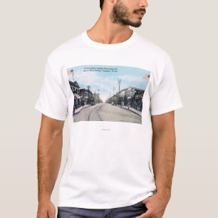 Western Uitzicht van Heron Street van Bridge T-shirt
