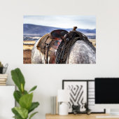 Western zadels op grijs paard poster (Thuiskantoor)