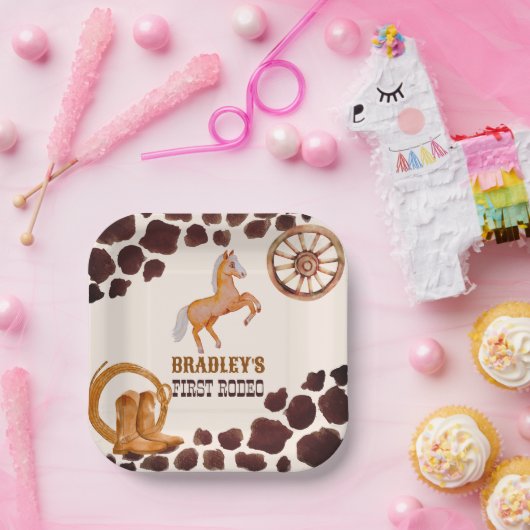 Westerne eerste rodeo zadels op paardenverjaardag papieren bordje (Feest)