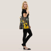 Westerne paarse cowboylaarzen gitaarzonnebloemen tote bag (Op model)