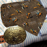 Westerne Rodeo Scene Cowboy Cowgirls Paarden Stropdas<br><div class="desc">Rodeo scene westerne stropdas met cowboys en cowgirl rodeo evenementen Dit ontwerp is op een gespannen bruine achtergrond met roestige krassen. Zie het close-up uitzicht.</div>