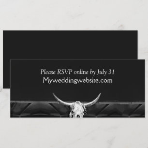 Westerne rustieke land zwart en witte stier schede