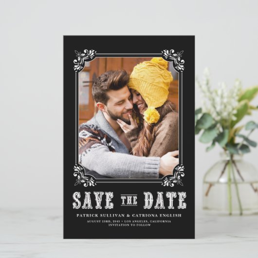 Westerne Typografie Foto Lijst Black Save the Date (Staand voorkant)