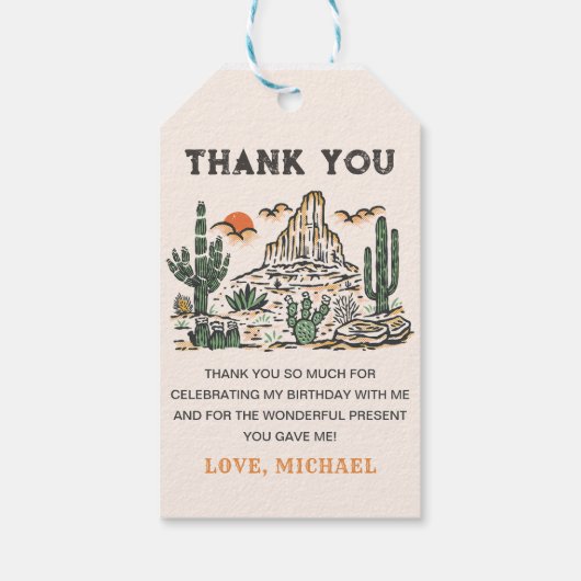 Westerne  woestijnrodeo 1e verjaardag cadeaulabel (Achterkant)