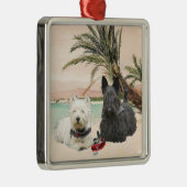 Westie en Scottie op Palmy Beach Metalen Ornament (Rechts)