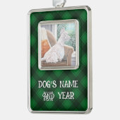 Westie kijkt uit een raam verzilverd omlijst ornament (Links)