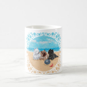 Westie met Cairn Terriers op het Strand Koffiemok