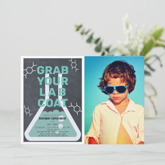 Wetenschap Experiment Flask Krijtbord Foto Verjaar Kaart (Staand voorkant)