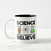 Wetenschap geeft niet om wat je gelooft tweekleurige koffiemok (Links)