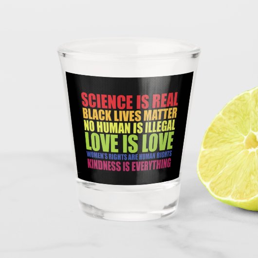 Wetenschap is echt Black Lives Matter LGBT Pride Shot Glas (Voorkant)