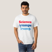 Wetenschap troeft Trump af T-shirt (Voorkant volledig)