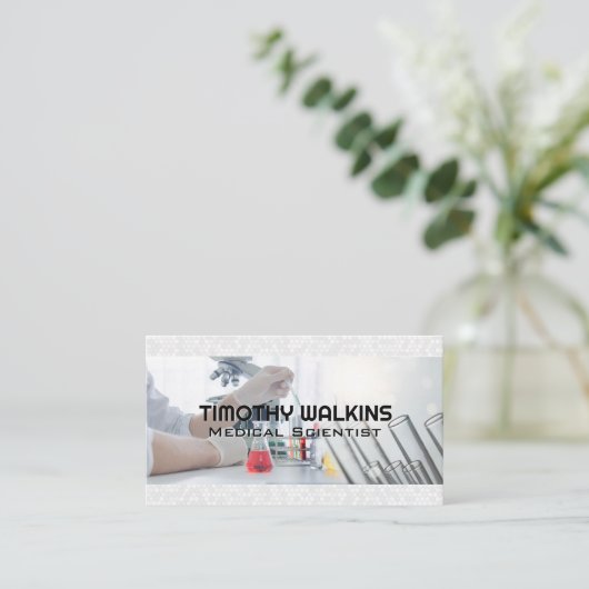 Wetenschapper experimenteert in het lab visitekaartje (Staand voorkant)