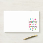 Wetenschapper in opleiding voor jonge wetenschappe post-it® notes (Op bureau)