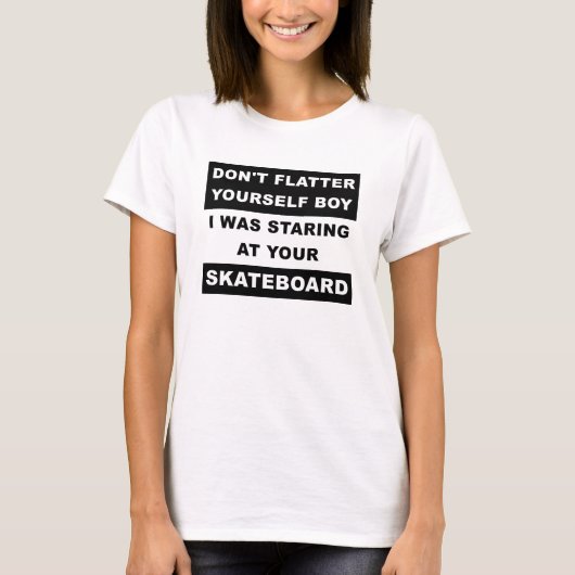 Wezenloos Starend naar Je Skateboard Grappige Tshi T-shirt (Voorkant)