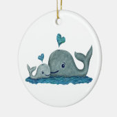 Whale Mam en Baby zwemmen in het Zee Keramisch Ornament (Links)