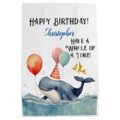 Whale of a Time gepersonaliseerde jongens verjaard Medium Cadeauzakje (Achterkant)