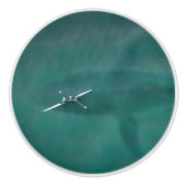 Whale onder boot: Nooit alleen in Zee Keramische Knop (Voorkant)