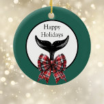 Whale Tail en Plaid Bow Zwart Wit Kerstmis Keramisch Ornament<br><div class="desc">Dit fancy zeevarende Merry Christmas-ornament is een geweldig cadeau voor dierenvriend, zeevarenden, strandzwervers of iedereen die dol is op het spotten van walvissen aan de kust. Of het nu gaat om Beluga, Minkey, Bultrug, Orka of Pilot Whales, het is altijd een speciale verrassing wanneer één oppervlak opduikt. Dit ornament Prettige...</div>