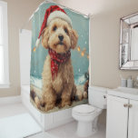 Wheaten Terrier Dog Christmas  Beach Douchegordijn<br><div class="desc">Breng de warmte van de feestdagen naar de kust met dit charmante, op vintages geïnspireerde ontwerp met een feestelijke hond die op een sereen strand zit. Met een klassieke vakantietoets van nostalgische tinten en kustvibes, vangt dit kunstwerk de magie van Kerstmis door het zee. Perfect voor het verspreiden van feestvreugde,...</div>