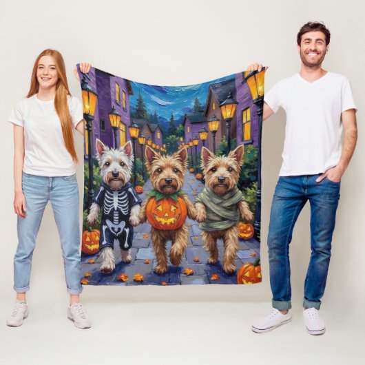 Wheaten Terrier Dogs In Halloween Cotumes Fleece Deken (In situ)
