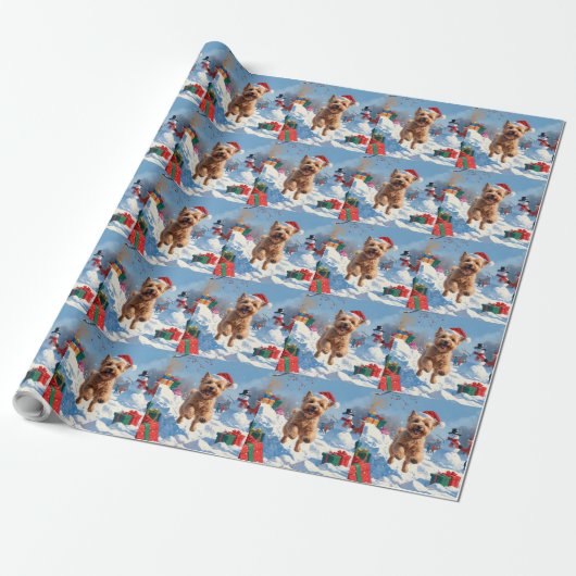 Wheaten Terrier Loopt In Sneeuw Met Kerst Pet Cadeaupapier (Uitgerold)