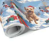 Wheaten Terrier Loopt In Sneeuw Met Kerst Pet Cadeaupapier (Rol Hoek)
