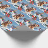 Wheaten Terrier Loopt In Sneeuw Met Kerst Pet Cadeaupapier (Hoek)