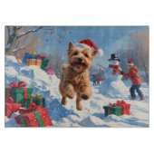Wheaten Terrier Loopt In Sneeuw Met Kerst Pet Snijplank (Voorkant)