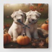 Wheaten Terrier Puppy Herfst Verrukking Pompoen Vierkante Klok (Voorkant)