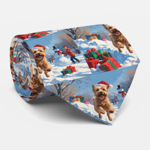 Wheaten Terrier Rent in de Sneeuw met Kerstmuts Stropdas