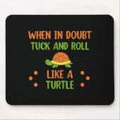 When In Doubt Tuck And Roll Like A Turtle Motivati Muismat (Voorkant)