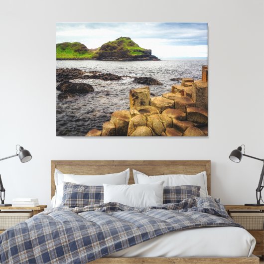 Where Fire Meets Folklore: The Giant's Causeway Canvas Afdruk (Insitu (Slaapkamer))