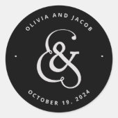 Whimsical Ampersand | Moody Black Wedding Ronde Sticker (Voorkant)