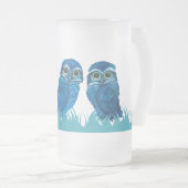 Whimsical and Schattig Blue Burroting Owl Art Matglas Bierpul (Voorkant rechts)