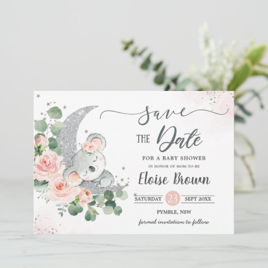 Whimsical Baby Koala Crescent Moon Blush Floral Save The Date (Staand voorkant)
