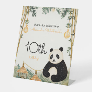 Whimsical Beige Bamboe en Panda Verjaardagsfeest Reclamebord Met Voetstuk