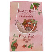 Whimsical Berry First Favor Bag - Snail & Girl Medium Cadeauzakje (Voorkant)