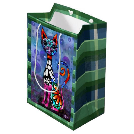Whimsical Big-Eyed Funky Abstract Kitty Cat Medium Cadeauzakje (Voorkant Gekanteld)