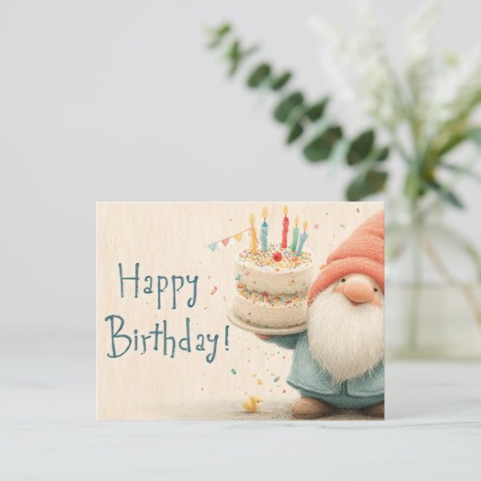 Whimsical Birthday Greeting: Gnome Holding a Cake Briefkaart (Staand voorkant)