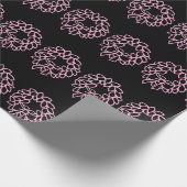 Whimsical Black en Pink Christmas Krans Patroon Cadeaupapier (Hoek)
