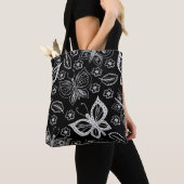 Whimsical Black & White Butterfly Pattern Tote Bag (Dichtbij)