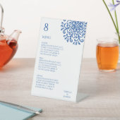 Whimsical Blauw Bloeien Bruiloft Menu Reclamebord Met Voetstuk (Insitu)
