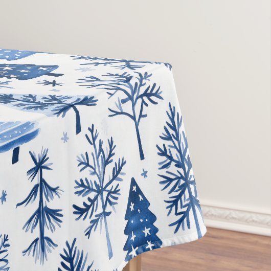Whimsical Blauw en Wit Winter Tree en Sneeuwvlok Tafelkleed (Voorbeeld)
